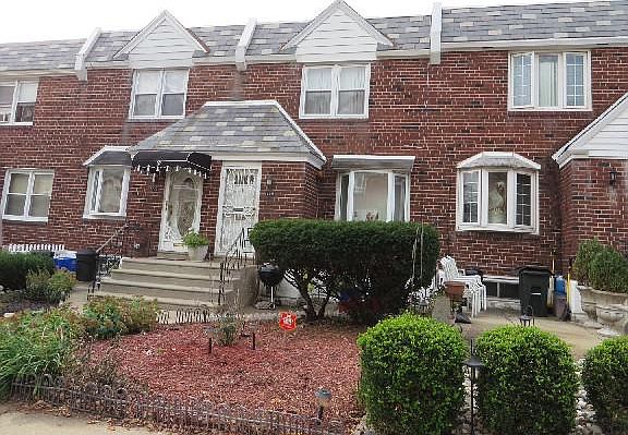2nd image of 114 E 64th Ave