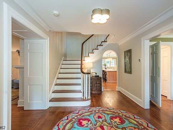 4th image of 486 Ridgewood Ave