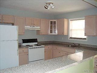 3rd image of 209 Orchid Dr