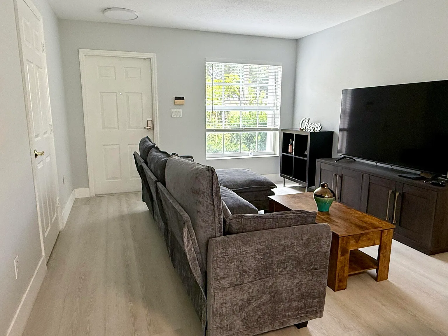 3 bed, 2.5 bath, 1263 sqft, $3,325 — Photo 2