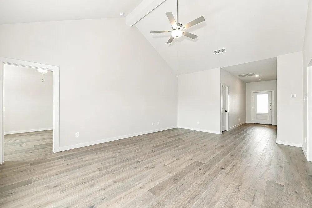 4 bed, 2.0 bath, 1658 sqft, $2,245 — Photo 3
