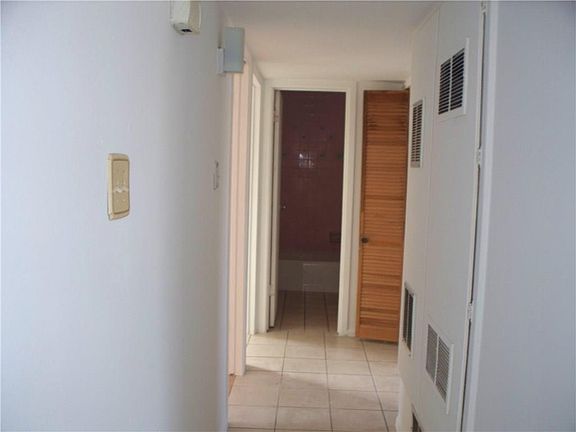 5th image of 10200 Chinaberry Dr