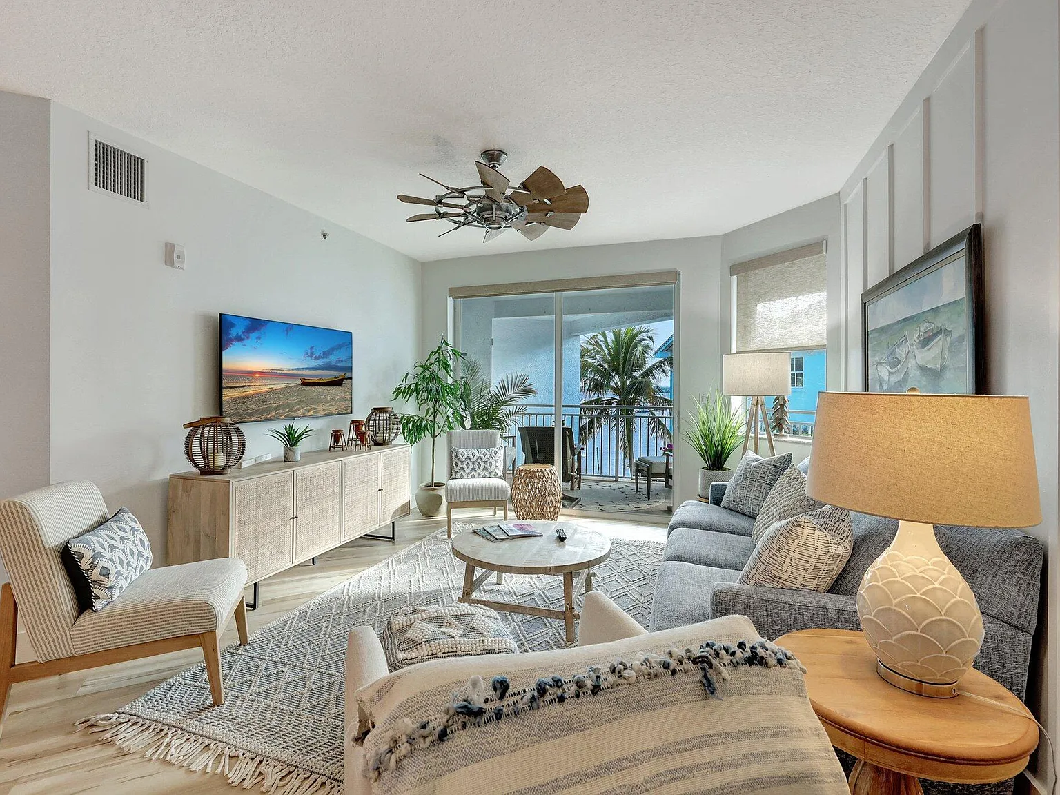 2 bed, 2.0 bath, 1183 sqft, $5,250 — Photo 4