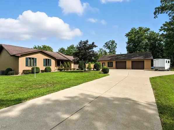 1371 N Dry Run Rd, Williamstown, WV 26187