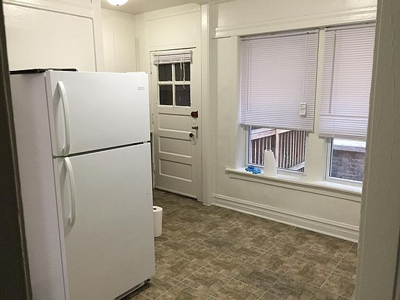 5th image of 6602 N Ashland Ave APT 2L