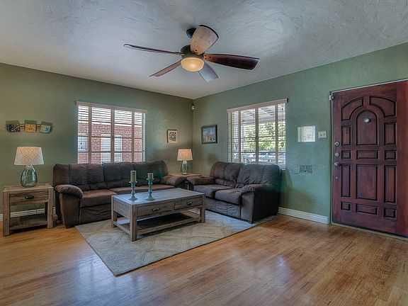 4th image of 1621 N Laurel Ave