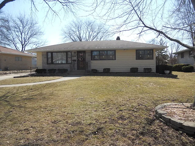 1015 Maple Ct photo 1