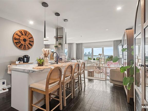2nd image of 226 The Promenade
