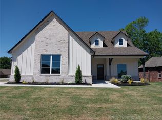 8265 Overlook Trl, Claremore, OK 74019