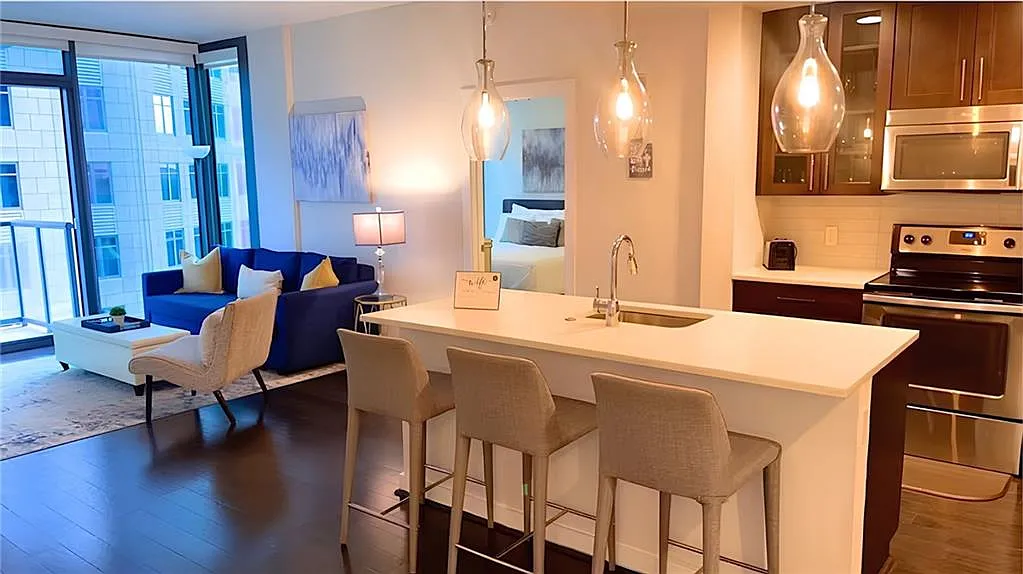 2 bed, 2.0 bath, 1060 sqft, $4,250 — Photo 1