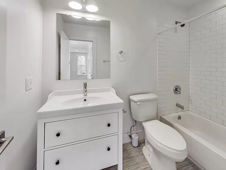 1157 W 18th St #R204 — Photo 10