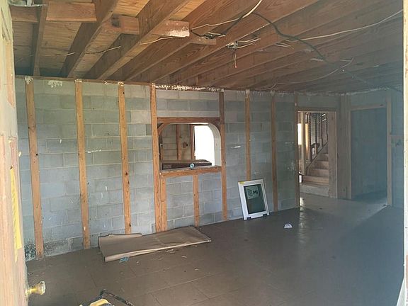 2nd image of 1122 N Ann St