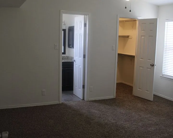 1651 Saint Stephen Pl — Photo 19