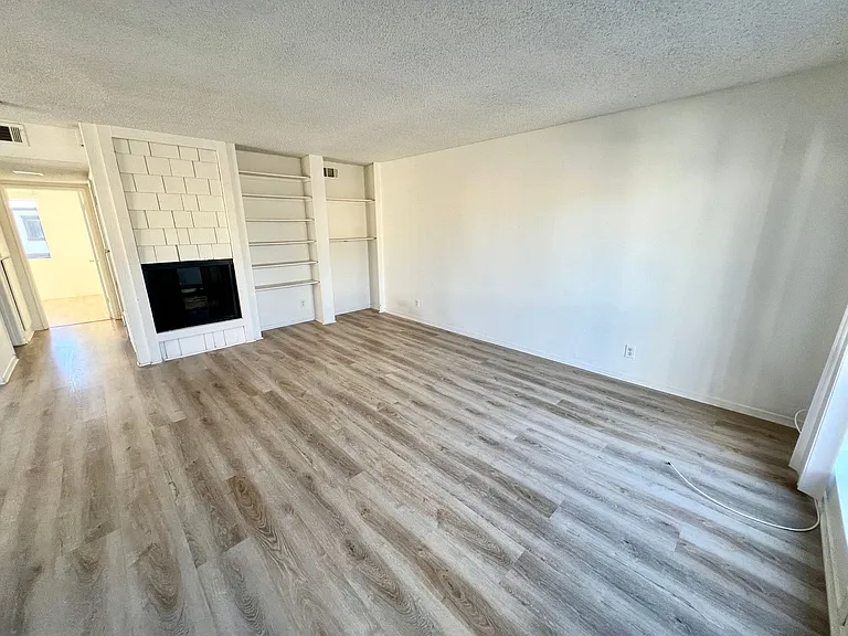 7921 Moonshadow Cir — Photo 6