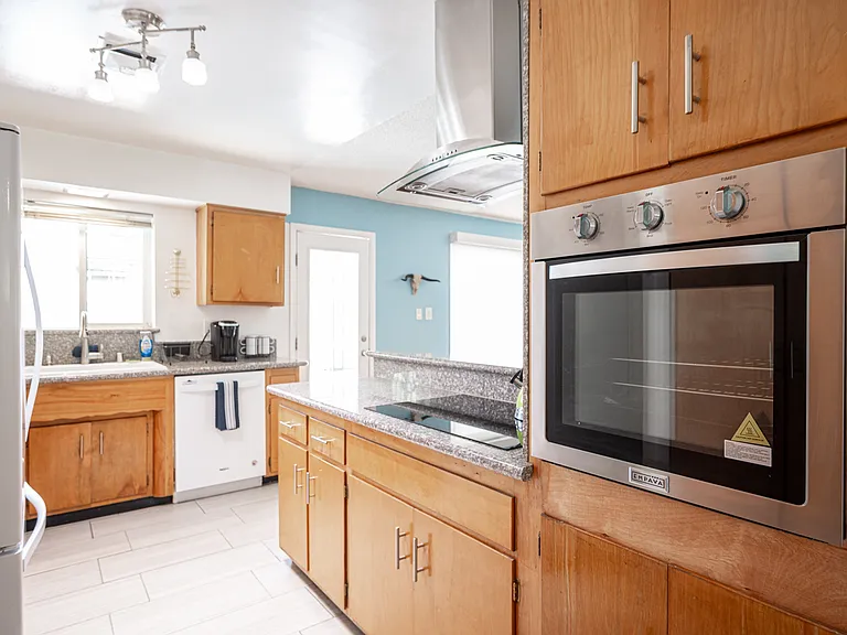 1313 Hillside Pl — Photo 8