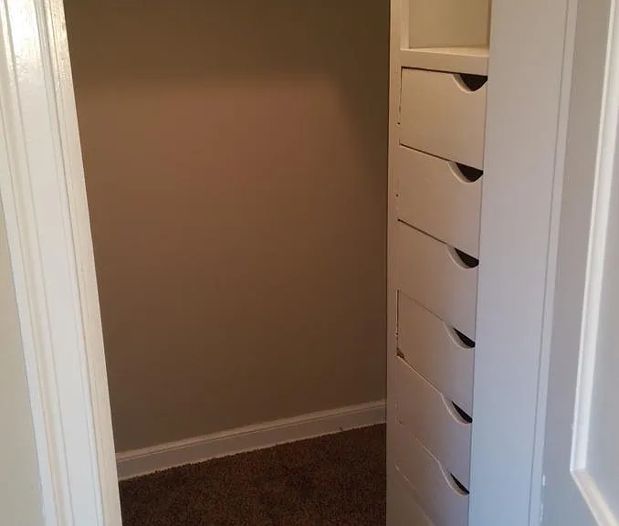 walk in bedroom closet