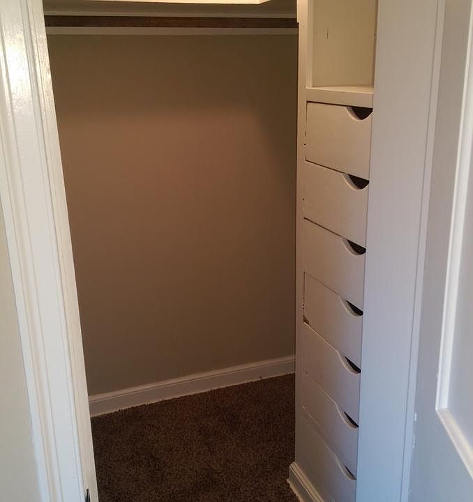 walk in bedroom closet