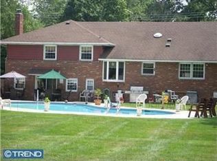 217 Wayne Dr, Cinnaminson, NJ 08077