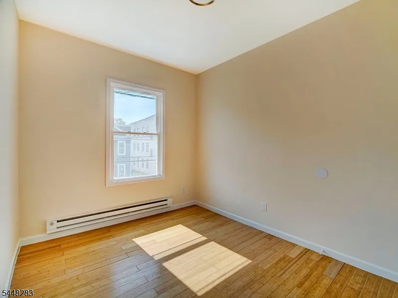 3 bed, 1.0 bath, $1,899 — Photo 4