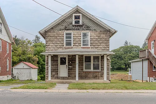425 E Howard St Photo 1
