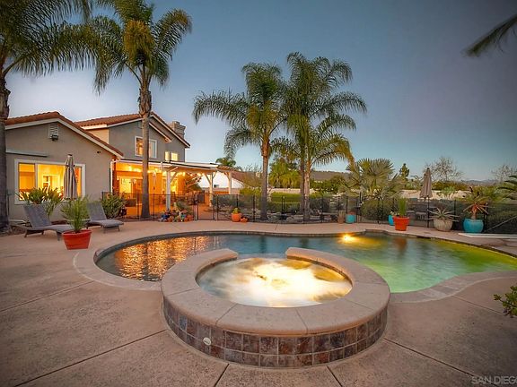2nd image of 825 Bel Esprit Cir