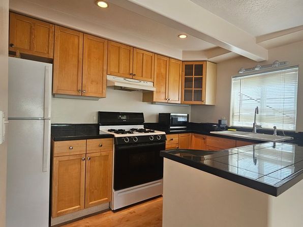 99-682 Kahilinai Pl, Aiea, HI 96701
