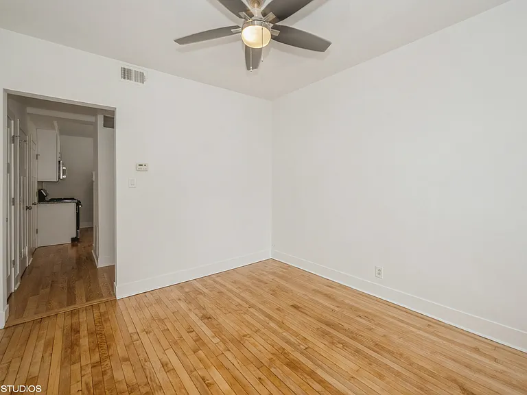 2045 N Winchester Ave #1F — Photo 5