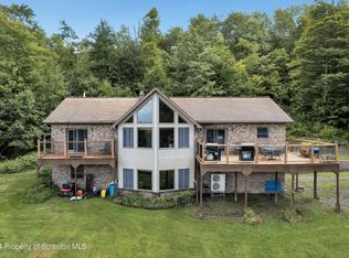 325 Lyon Rd, Hallstead, PA 18822