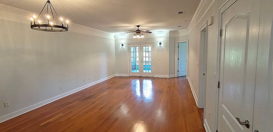 Living room/Dining Room 