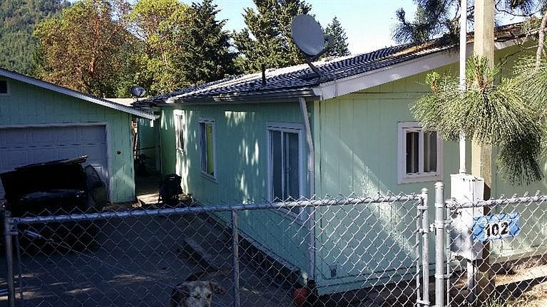 2nd image of 102 Gaddis Ln