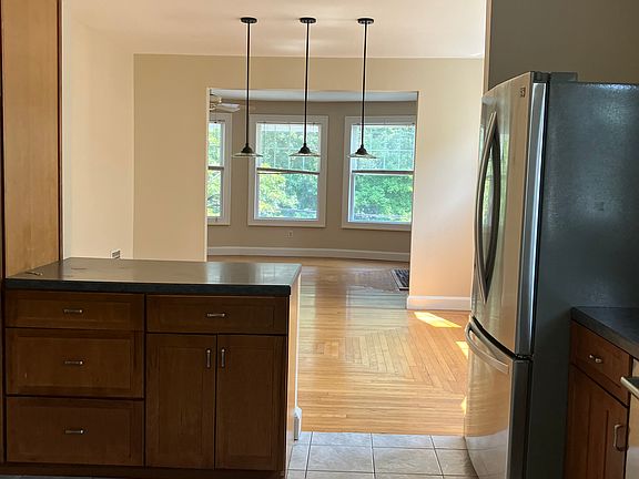 3rd image of 356 Yale Ave #2