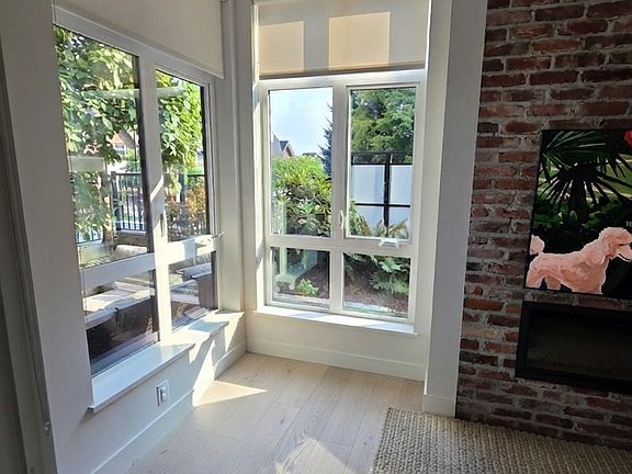 4th image of 300 Salter St #105