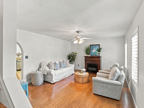 4th image of 171 Maple Tree Ln