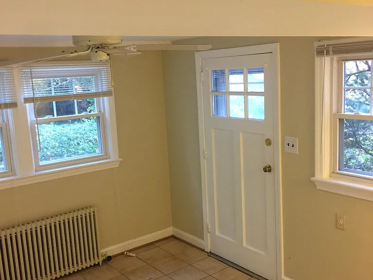 810 Jackson Ave #B — Photo 5