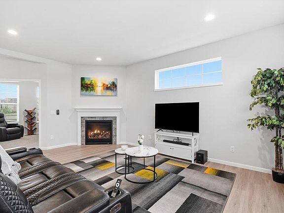 3rd image of 501 Fox Den Dr