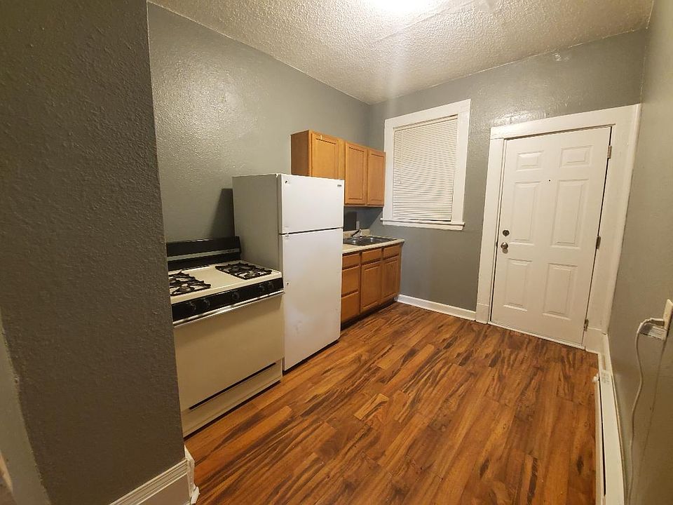 2nd image of 403 Locust St APT 11
