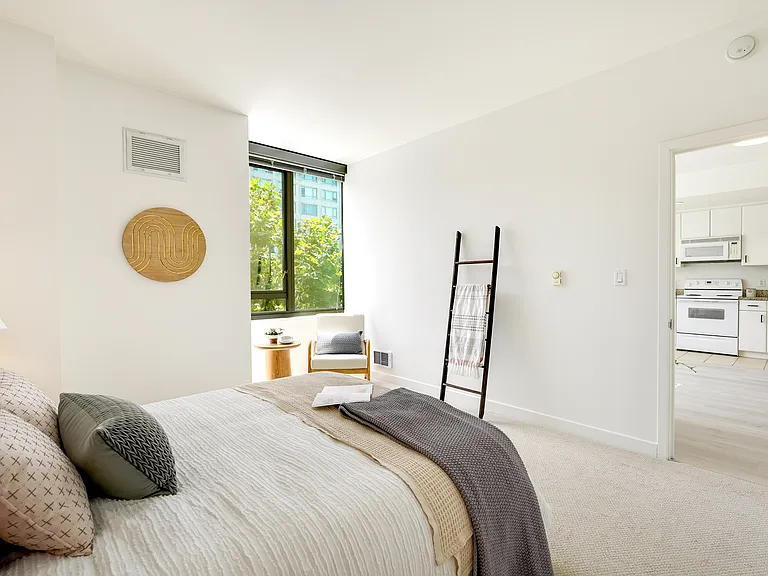 260 King St #263 — Photo 16