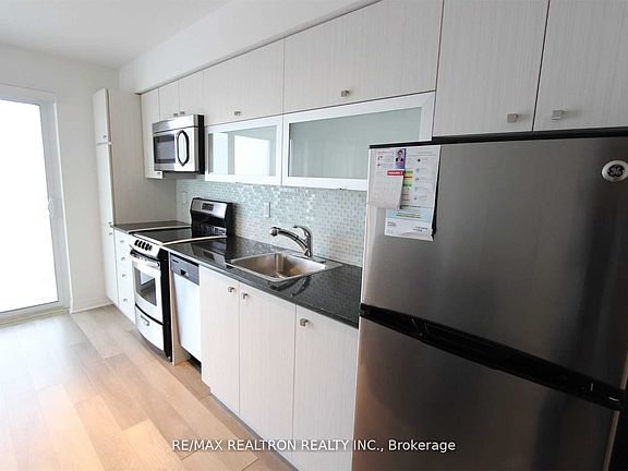 5th image of 275 Yorkland Rd #1004