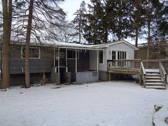 5th image of 577 Hitchcock Ave