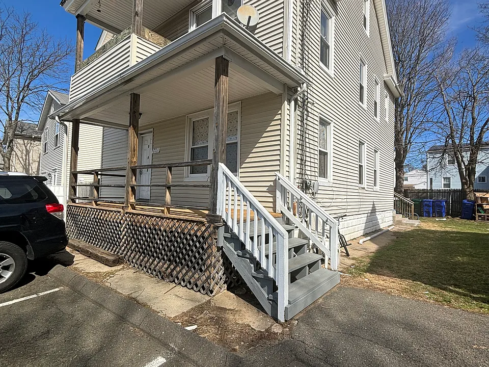 136 Peace St #4