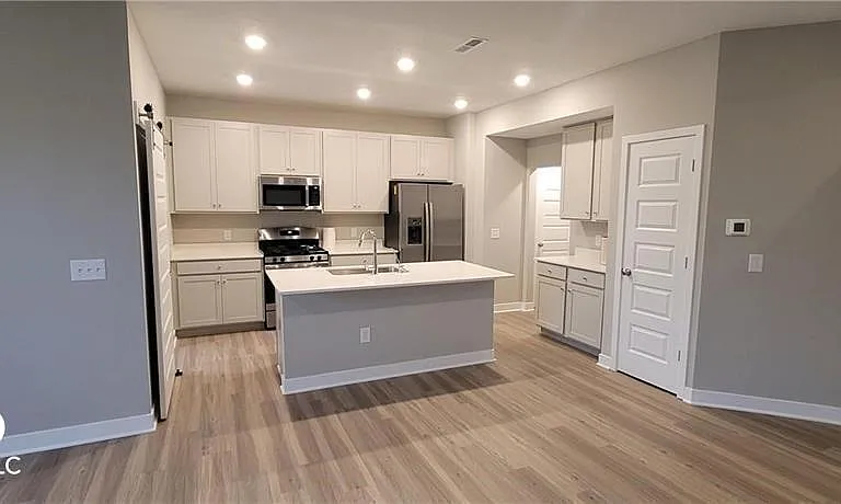 9829 Kenwood St — Photo 3