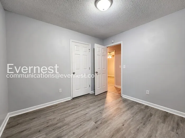229 Hampton Dr — Photo 7