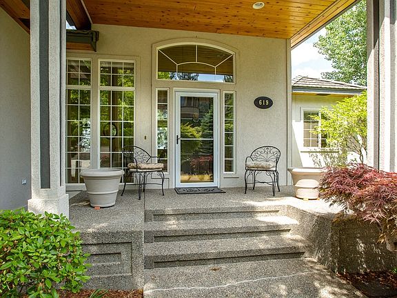 5th image of 619 N Lancashire Ln