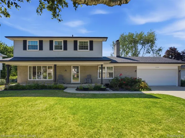 2135 Wayward Dr, Rochester Hills, MI 48309