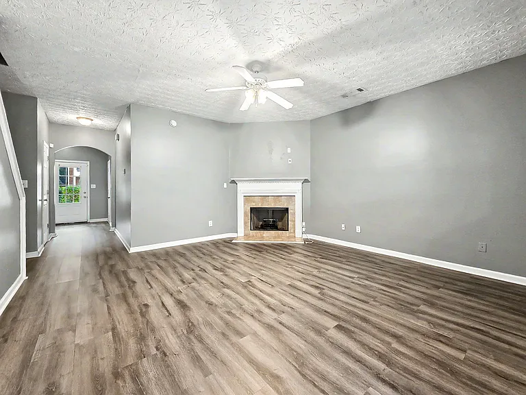 2492 Emma Way — Photo 8