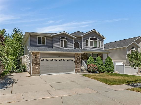 3rd image of 169 Manilla Dr