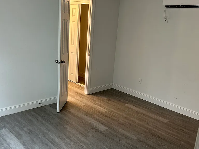 Mobile Ave — Photo 3