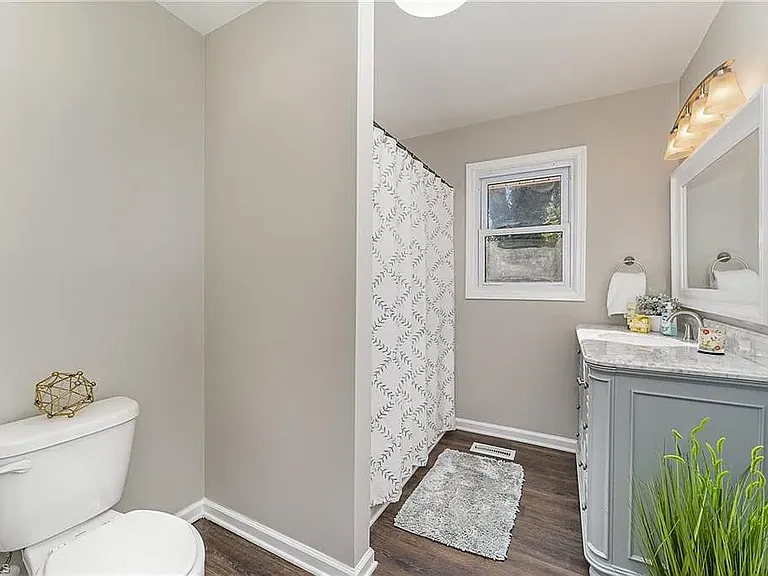 1304 Echo St — Photo 5