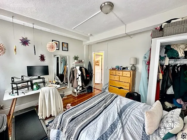 220 Hanover St #17 — Photo 13