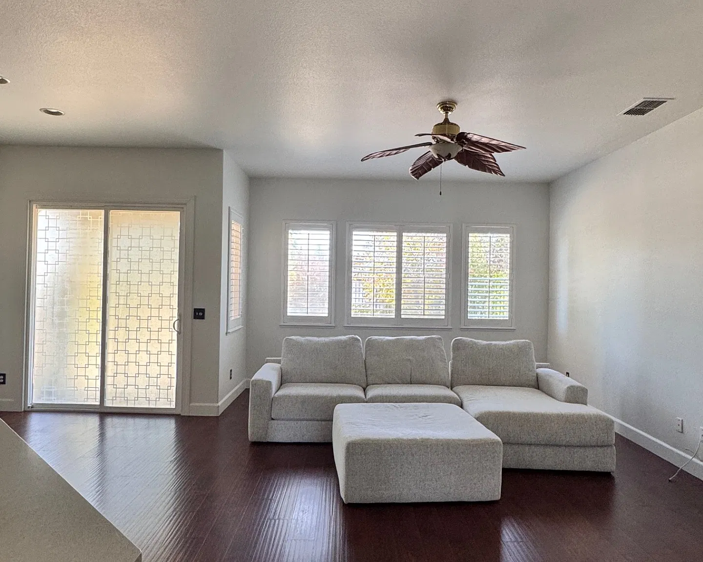 3 bed, 2086 sqft, $3,100 — Photo 4